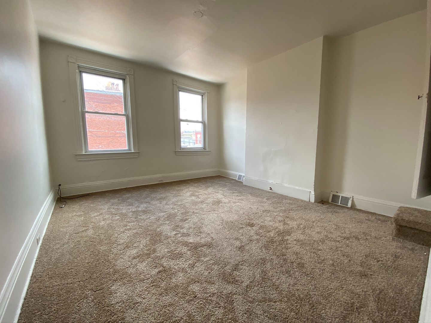 South Oakland 2BR Duplex with Back Yard Space! Call Today to Schedule an Appointment!