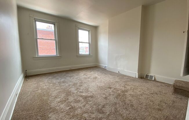 South Oakland 2BR Duplex with Back Yard Space! Call Today to Schedule an Appointment!