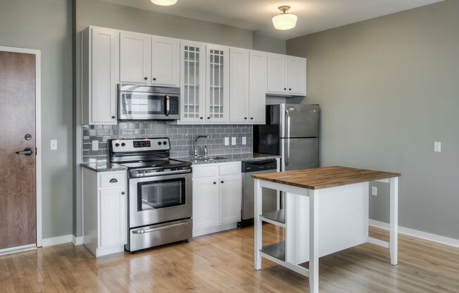 1 bed, 1 bath, 753 sqft, $1,100, Unit #404