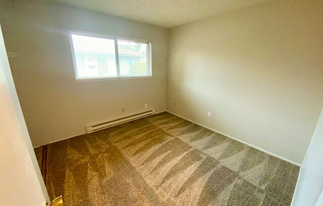 3 beds, 1 bath, $1,795, Unit 6348