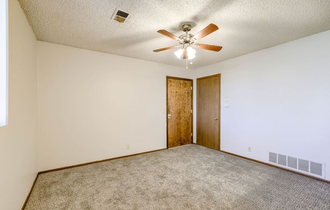 1 bed, 1 bath, 750 sqft, $750, Unit 5140 S 48th #15