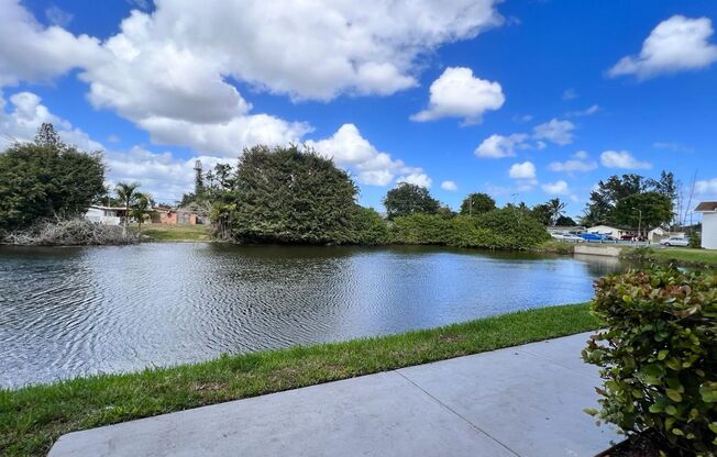 Lakeview Apartments - 5911 SW 41 St