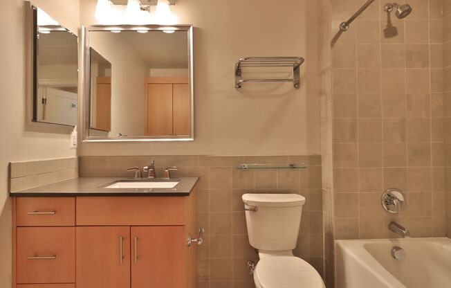 1 bed, 1 bath, $2,400, Unit 211