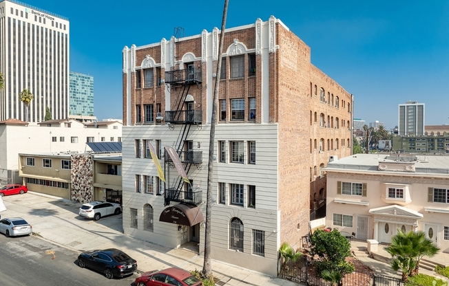 738 S NEW HAMPSHIRE 207