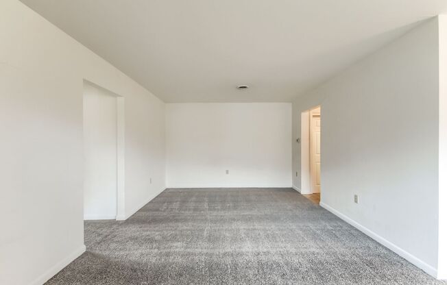 2 beds, 1 bath, $1,350, Unit 13