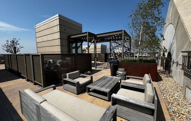 2 beds, 1 bath, 978 sqft, $2,250, Unit 609