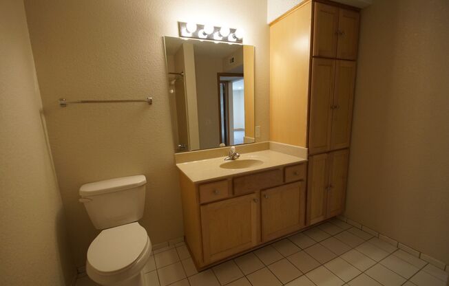 1 bed, 1 bath, 780 sqft, $1,374, Unit 220