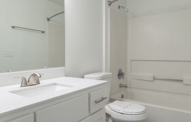 1 bed, 1 bath, 612 sqft, $1,300, Unit 323