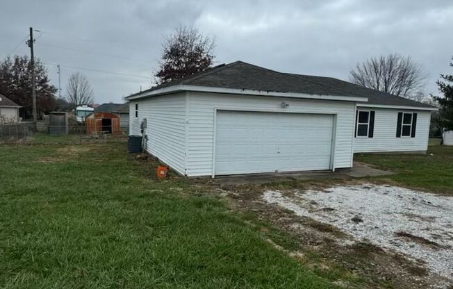 3 bedroom/2 bathroom/2 car garage