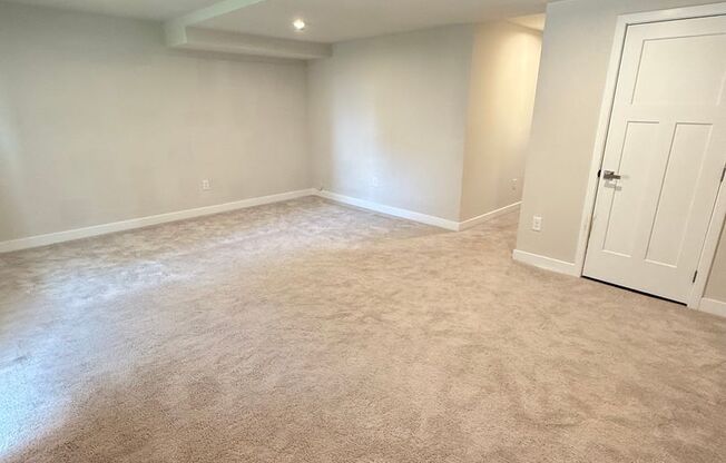 3 Bedroom Townhouse - City Living with a Garage