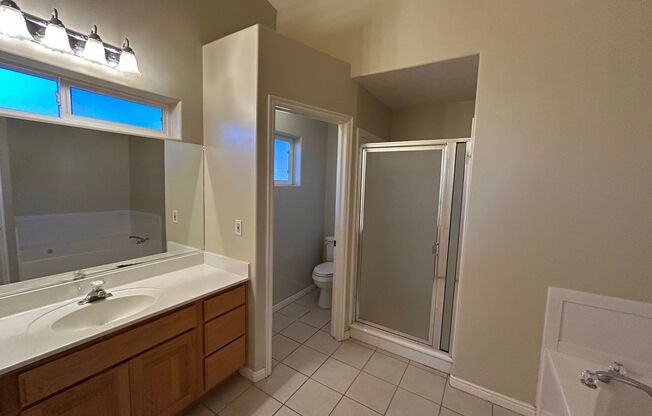 3 beds, 2 baths, $2,095, Unit Cameo PARK HOA.