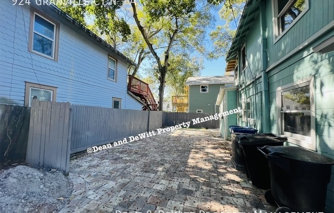 924 GRANVILLE CT N