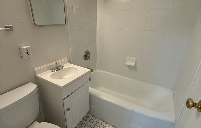Studio, 1 bath, 400 sqft, $850, Unit #212