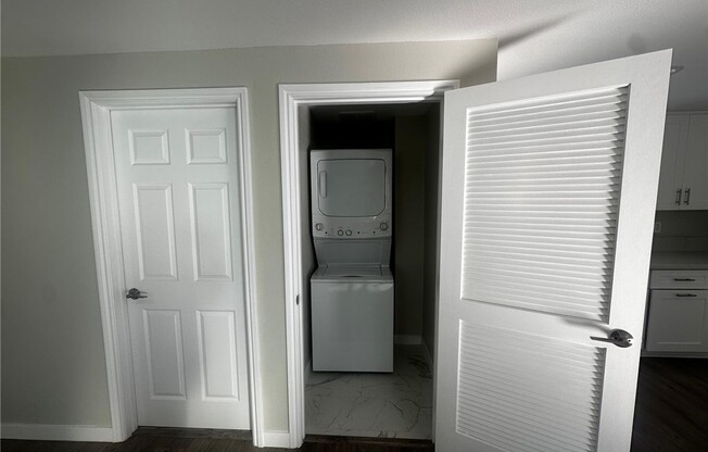 2 beds, 1 bath, 843 sqft, $2,495, Unit 1/2