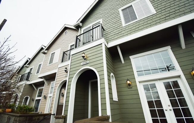 Beautiful Condo In the Heart of Beaverton! Garage included! Washer and Dryer in the home!