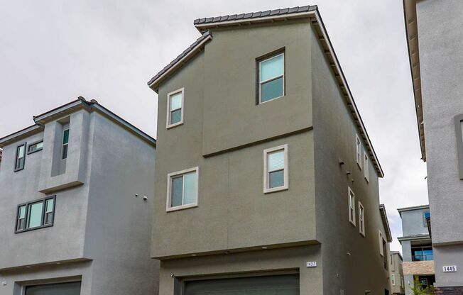 3 beds, 3.5 baths, $2,650