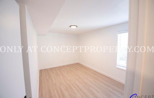 2 beds, 1 bath, 894 sqft, $1,599, Unit 04