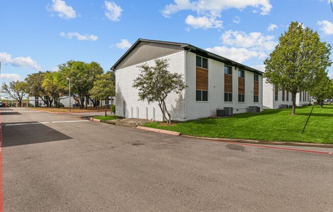 2 beds, 1 bath, $2,100, Unit 145