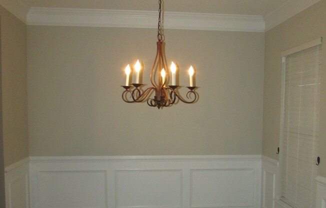 Large Home With Double Car Garage in Catawba Hills