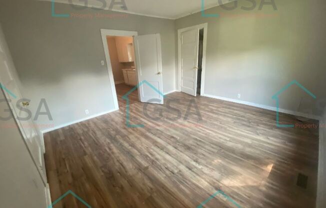 2 beds, 1 bath, 896 sqft, $975