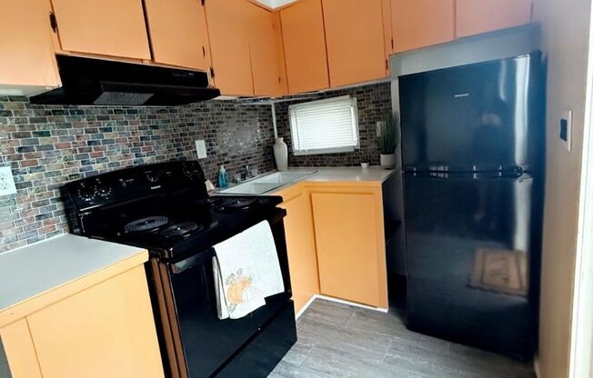 Studio, 1 bath, 420 sqft, $700, Unit 62A