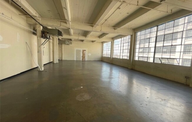 Studio, 2,500 sqft, $3,500, Unit 402