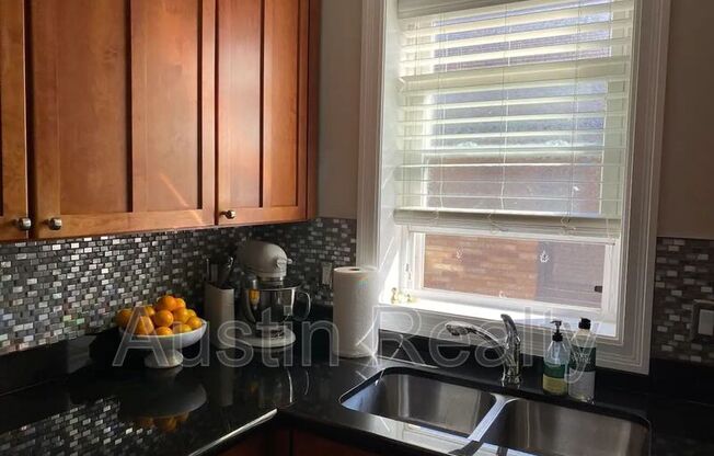 404 S HANLEY RD
