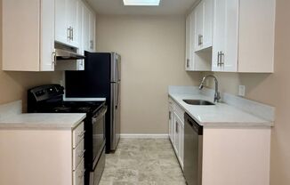 Bright and Updated 1 Bedroom 1 Bath Upstairs Apartment in Sunnyvale