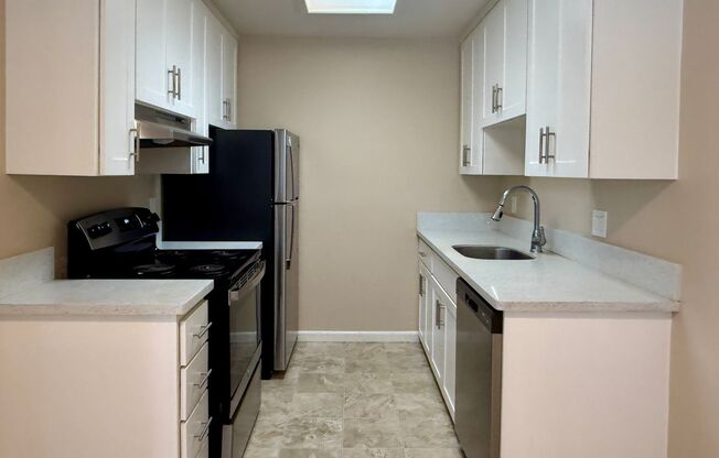 Bright and Updated 1 Bedroom 1 Bath Upstairs Apartment in Sunnyvale