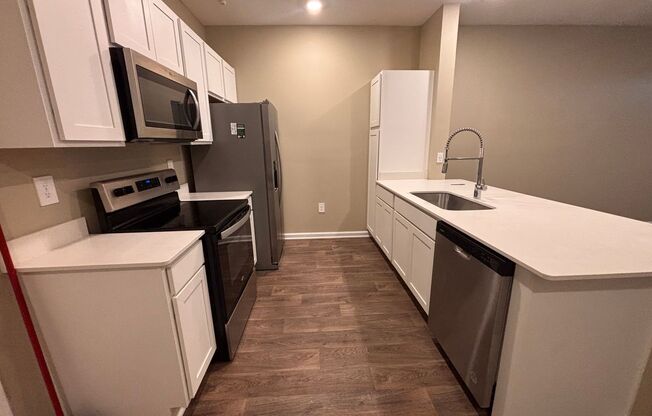2BR/2.5BA Move-In Ready with Garage – Just Minutes from Oakleaf Town Center! Lawn Care Included!