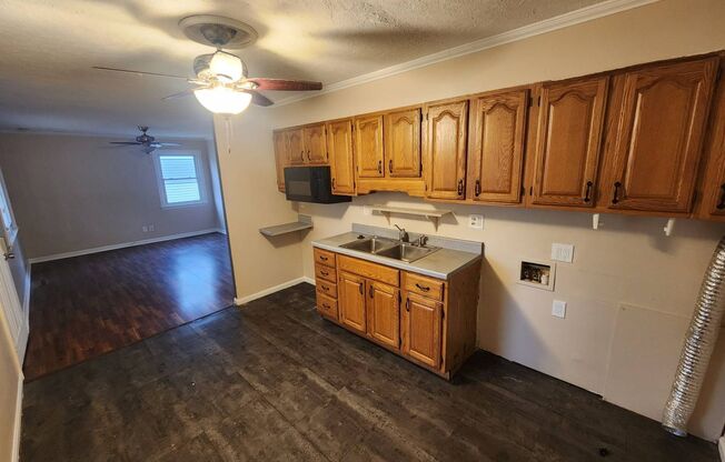 3 beds, 1 bath, $1,250