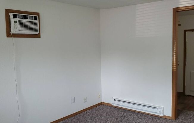 3 beds, 1 bath, $1,595