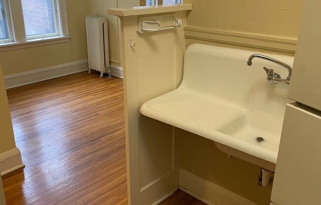 1 bed, 1 bath, 564 sqft, $1,019, Unit 211