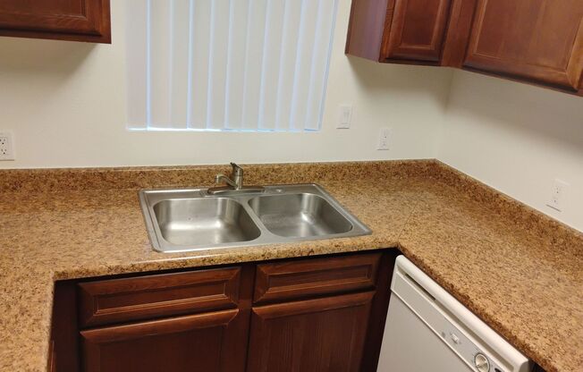 2 beds, 2 baths, 984 sqft, $1,650, Unit 140