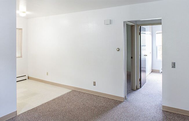 2 beds, 1 bath, $650, Unit 935 S. Gafke Ave. #17