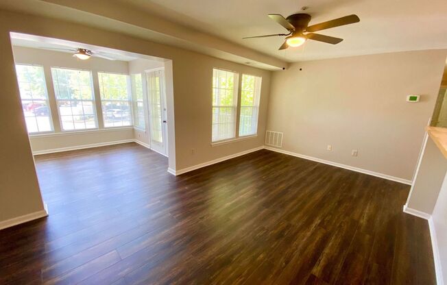 Charming 2 Bedroom/ 1 Bathroom Parkville Condo in Lovely Seven Courts Community