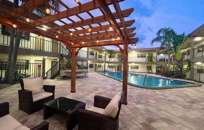 2 beds, 2 baths, 1,000 sqft, $1,999, Unit 207