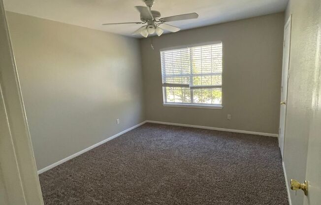 2 beds, 1.5 baths, 976 sqft, $925, Unit 556