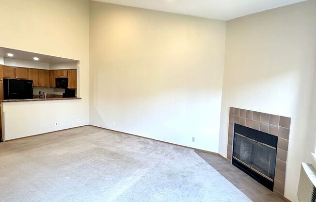 $1990 / GORGEOUS ONE BEDROOM CONDO  BLOCKS FROM BART IN CENTRAL FREMONT