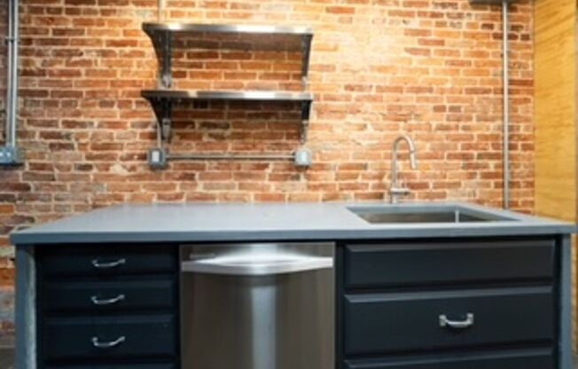 AMAZING 1 BEDROOM TOWNHOME IN HOLLINS MARKET
