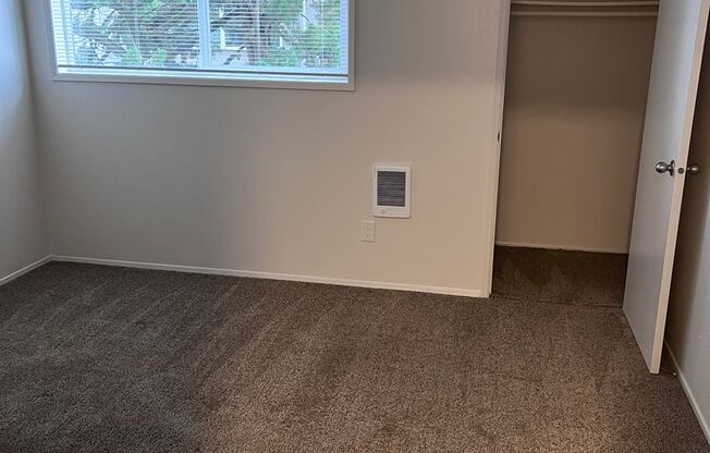 2 beds, 1.5 baths, 920 sqft, $1,595, Unit 42