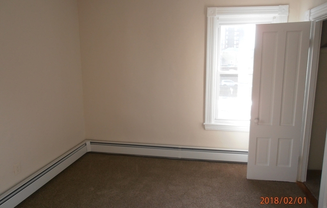 2 beds, 1 bath, 700 sqft, $2,500, Unit 2R