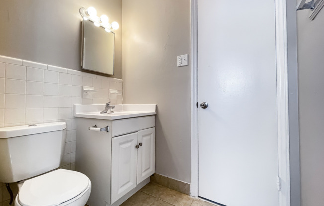 Charlotte NC Apartments For Rent | Arcadian Village | Bathroom
