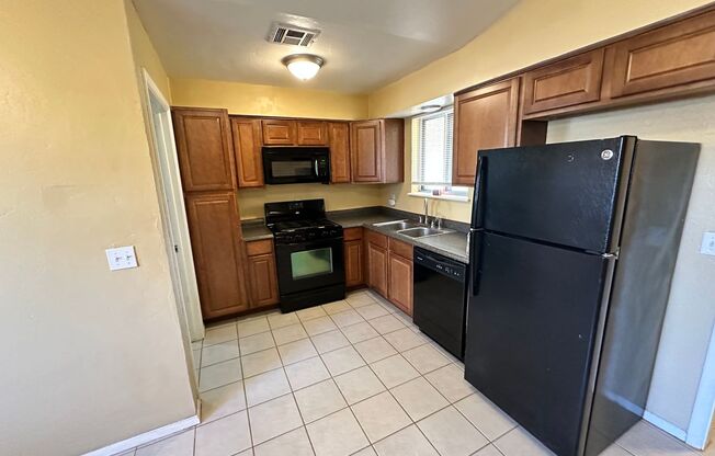 2 beds, 2 baths, $1,095