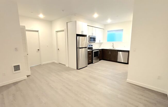 1 MONTH FREE RENT! Brand New Modern Units in N. Tabor Neighborhood