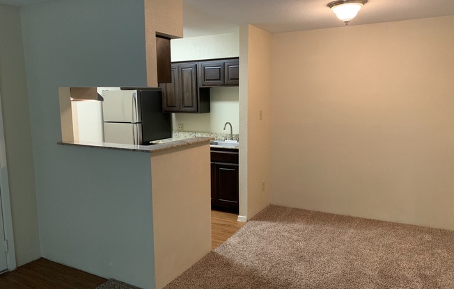 2 beds, 1 bath, 897 sqft, $995, Unit 2008