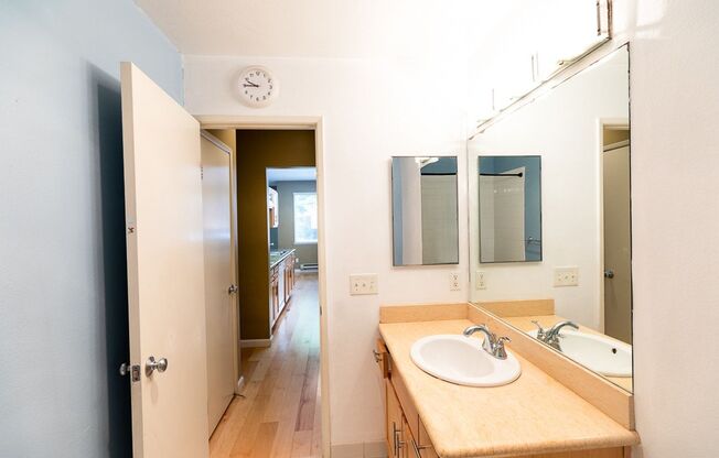 2 beds, 1 bath, $2,750