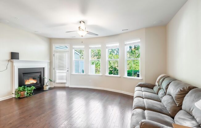 Beautiful 3-Bed, 2.5 Bath Townhome Available on 8/15!