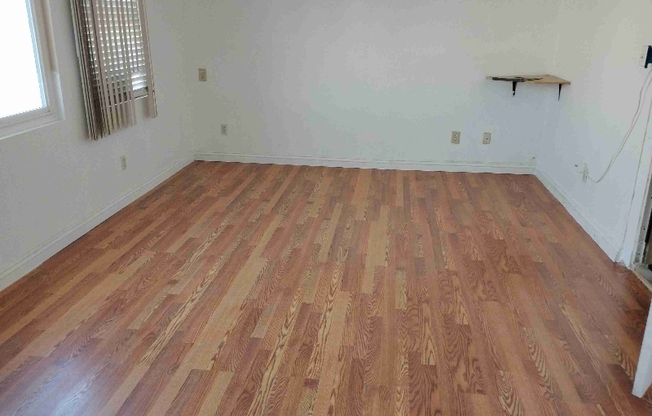 3945 CAPTAIN JON AVE
