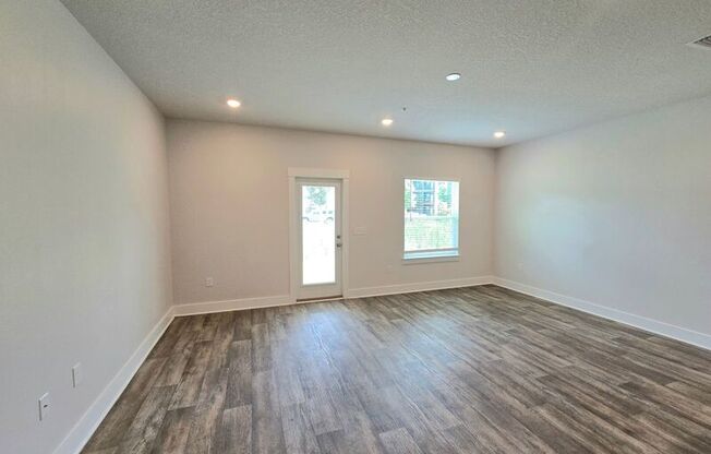 1526 Farragut Way